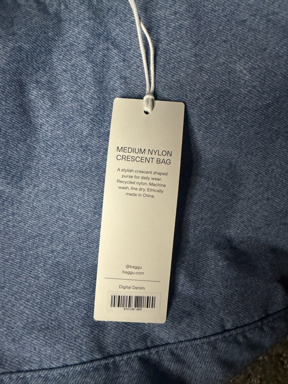 BAGGU Light Denim Blue Sling Bag with Black Logo Strap - Picture 2 of 2